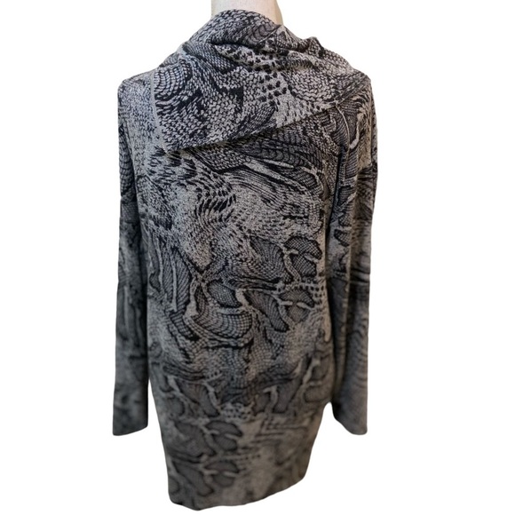 WHBM gray & black mixed animal print funnel neck tunic length sweater sz medium - Picture 6 of 11